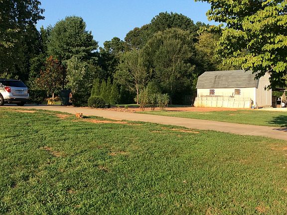 3rd image of 720 Timberlane Trl