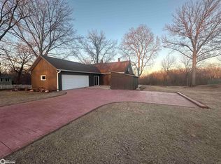 525 N Water St, Wapello, IA 52653