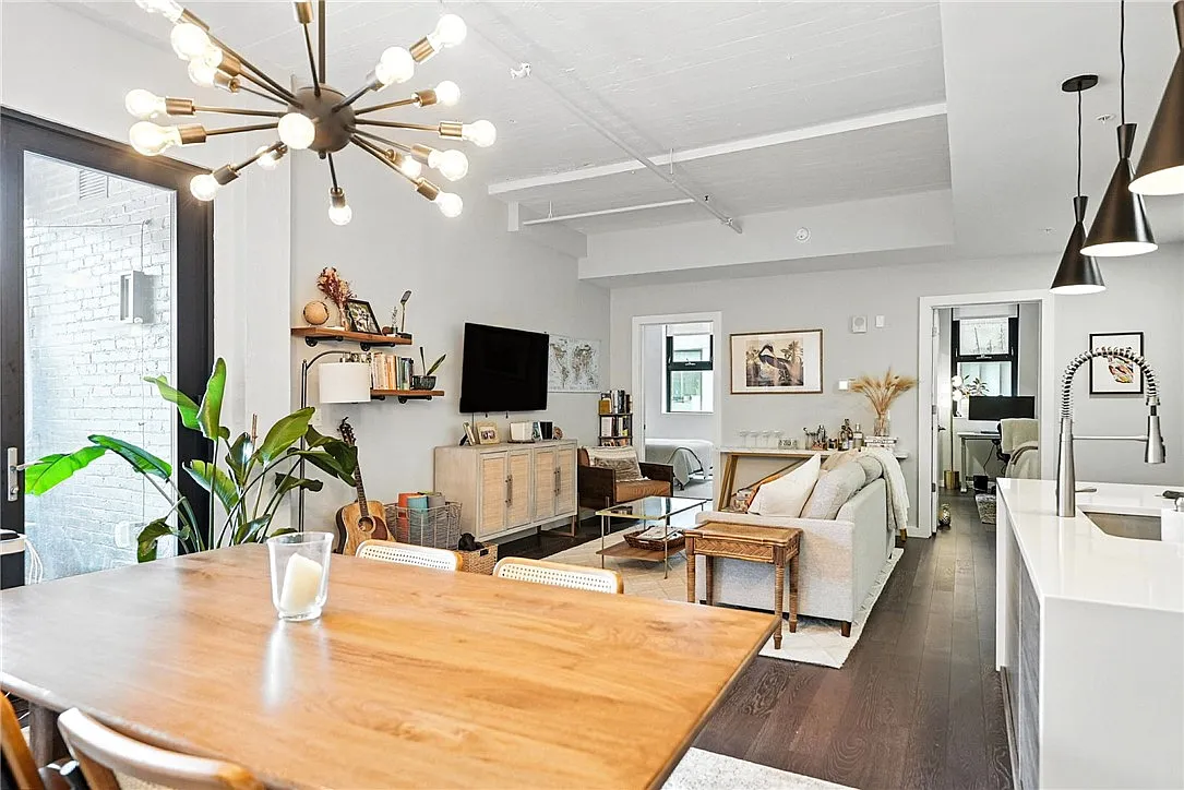 2 bed, 2.5 bath, 1310 sqft, $4,000 — Photo 3
