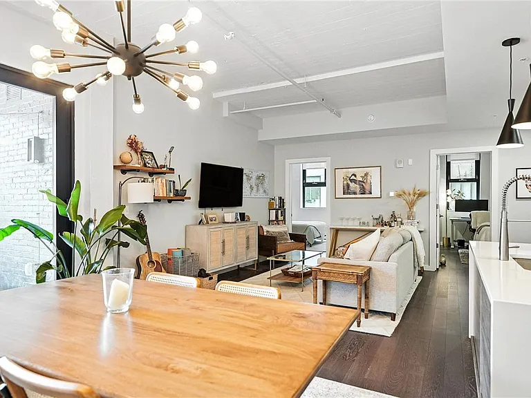 2545 Penn Ave #208 — Photo 3
