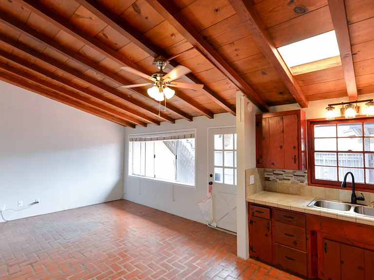 1502 Buena Vista — Photo 1