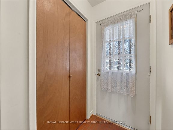 4th image of 35 Roxaline St