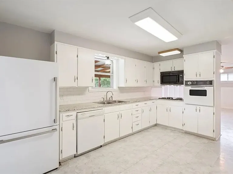 316 Cranbrook Dr — Photo 10