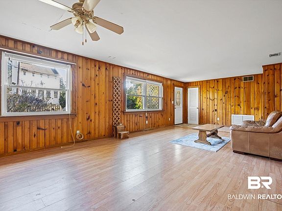 5th image of 356 Satsuma St