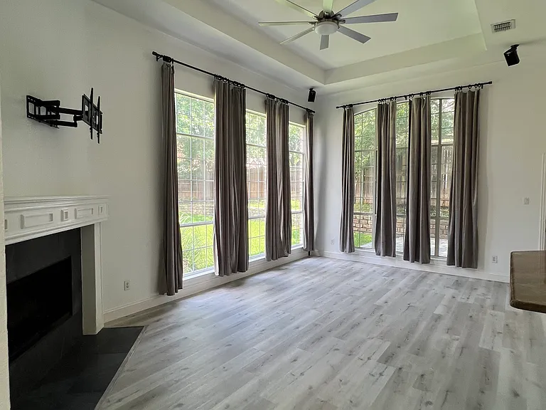 7717 Lakecrest Ct — Photo 4
