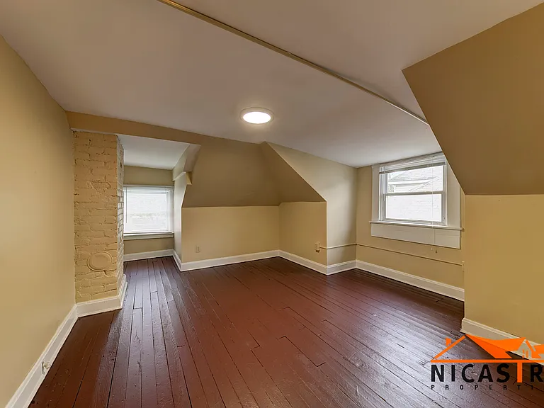136 E 11th Ave — Photo 10