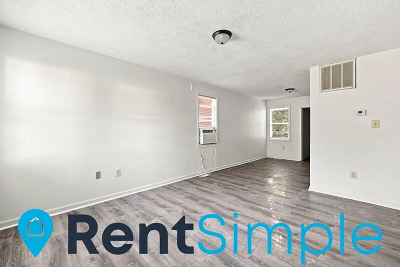 2 bed, 1.0 bath, 1100 sqft, $1,045 — Photo 2