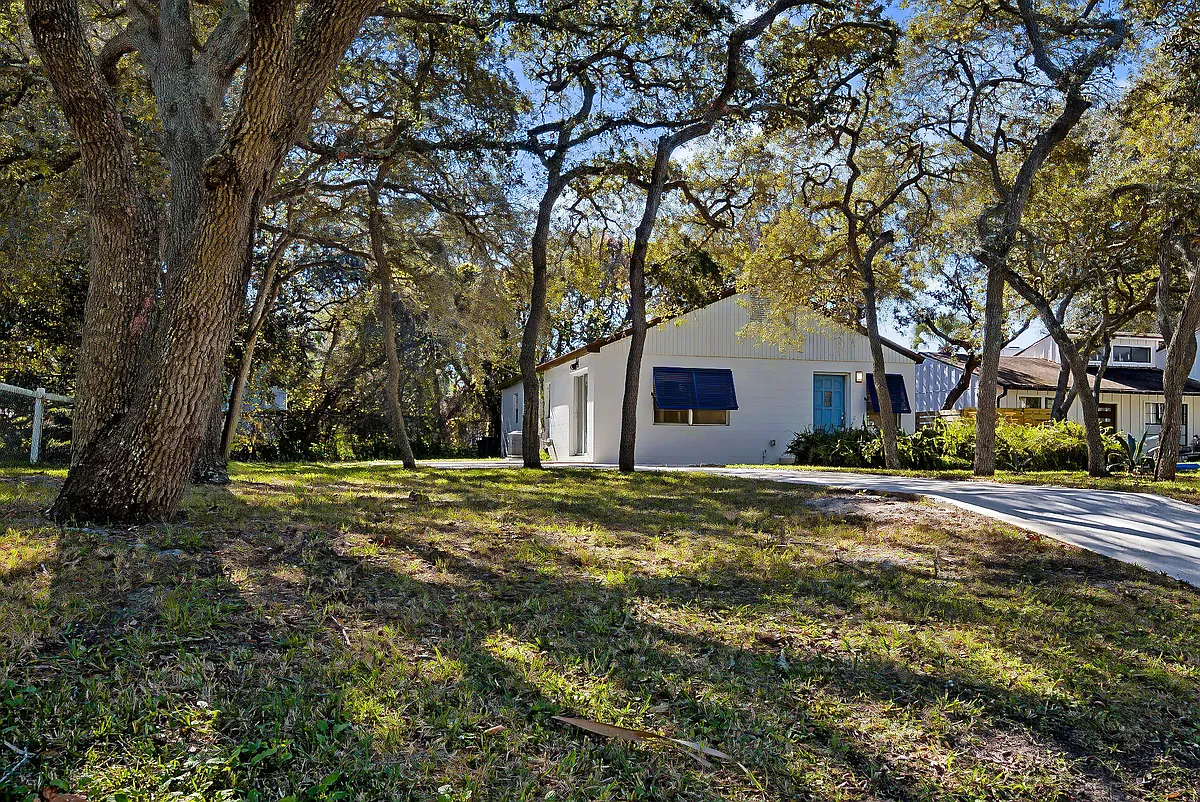 Building Photo - 235 Boulevard