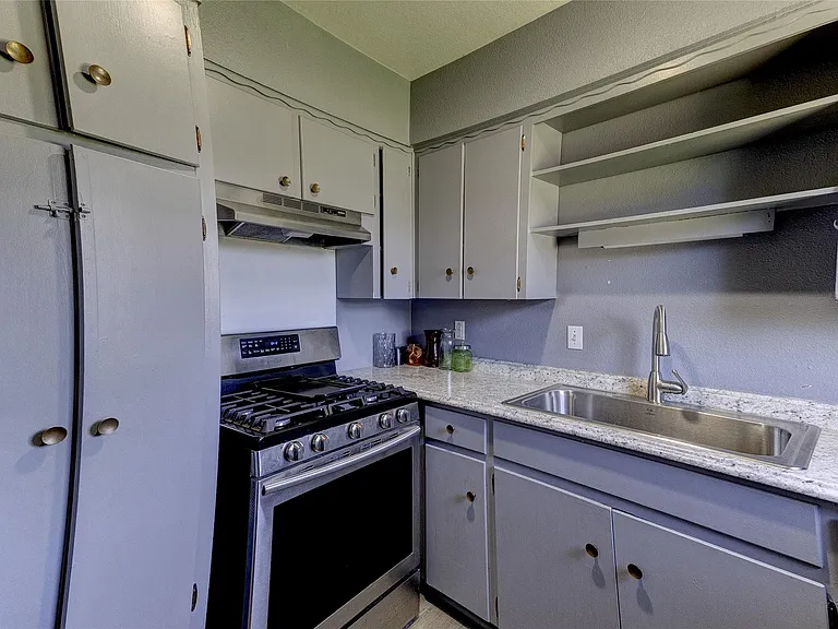 1415 Phoenix Dr — Photo 6