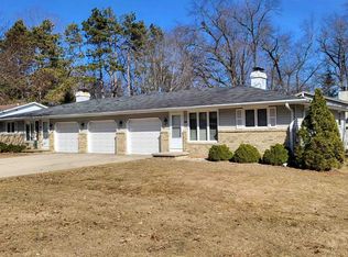 1941 Belmont Dr, Green Bay, WI 54304