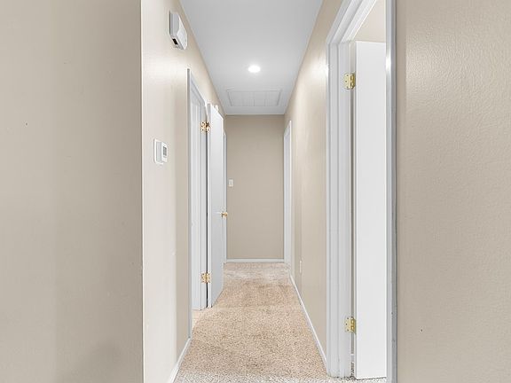 4th image of 4507 La Salle Cir