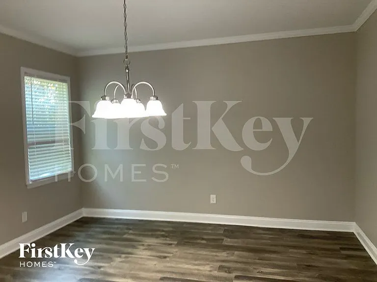 5602 Falkland Dr — Photo 3