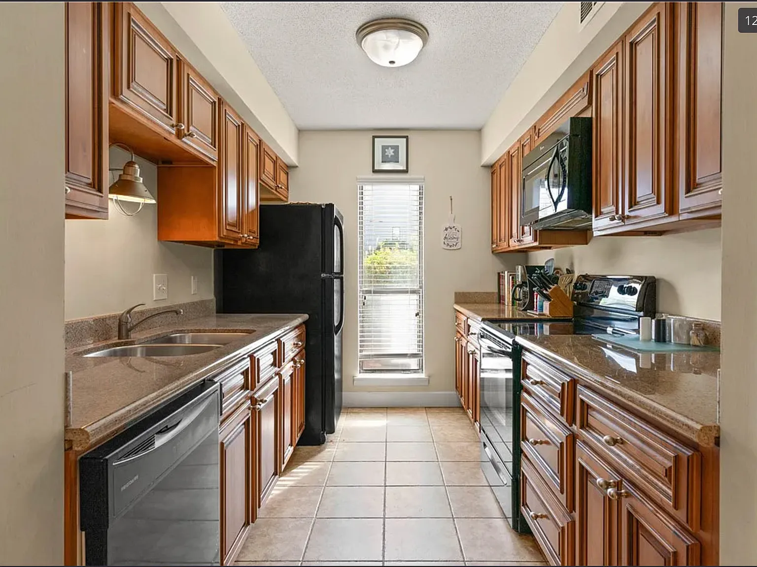 2 bed, 1200 sqft, $2,200 — Photo 2