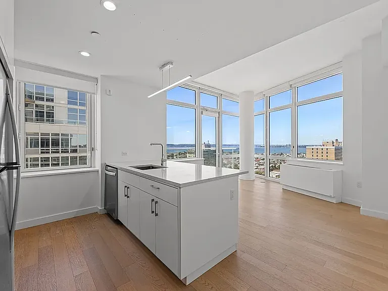 1 Ocean Dr #E19E — Photo 1