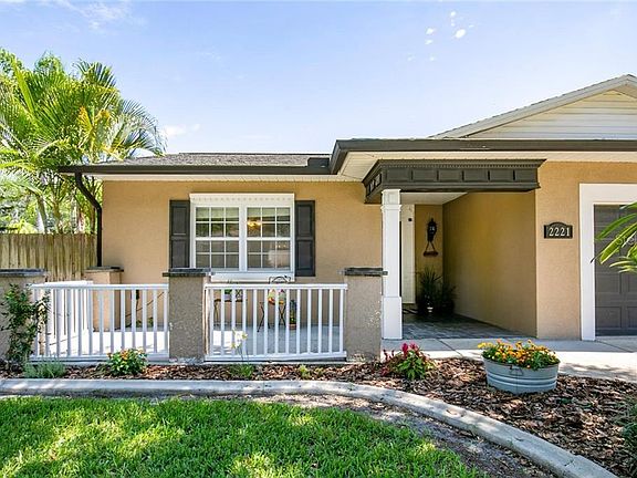 5th image of 2221 E Greenhollow Dr