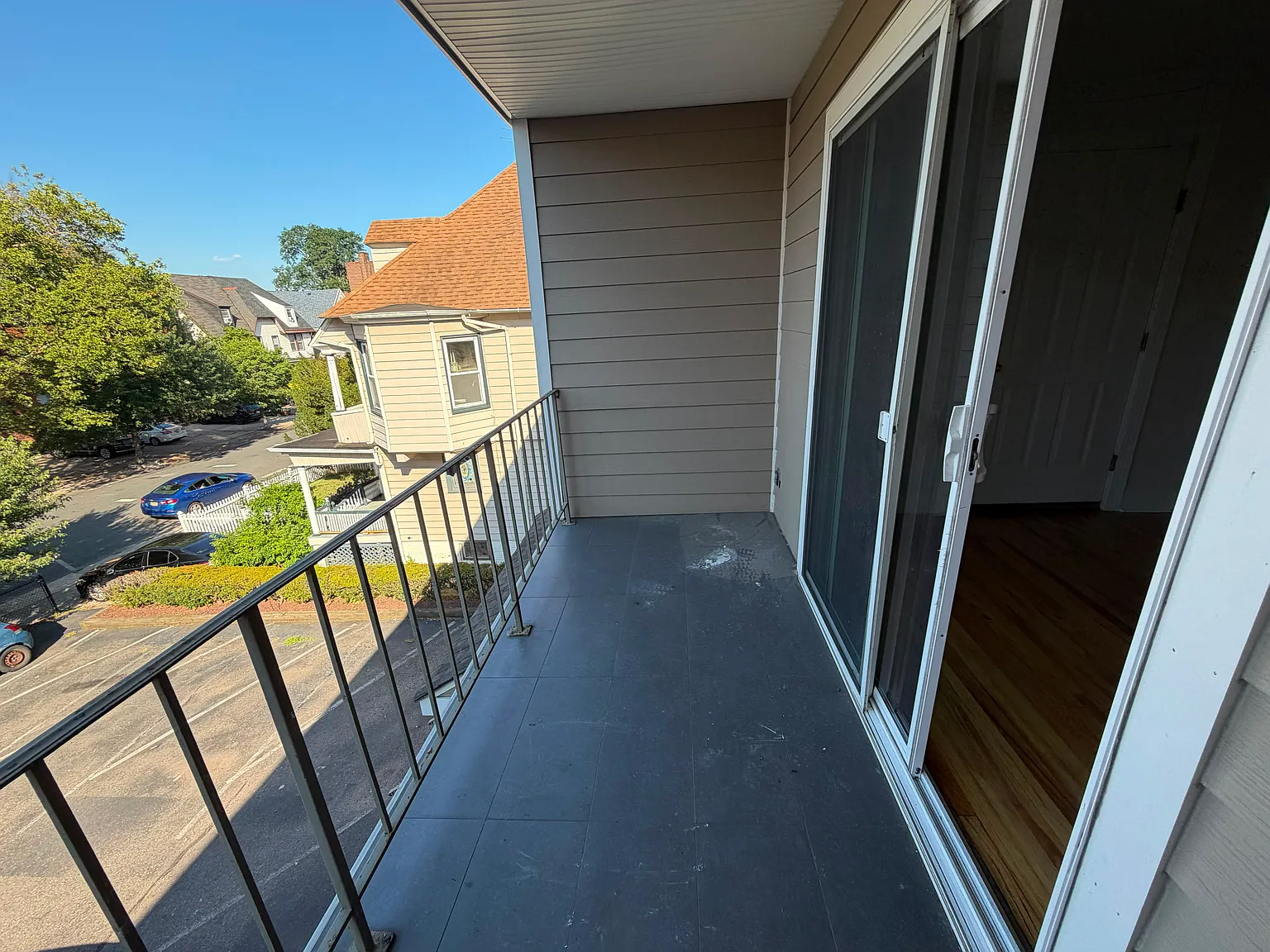 2 bed, 800 sqft, $2,200 — Photo 2