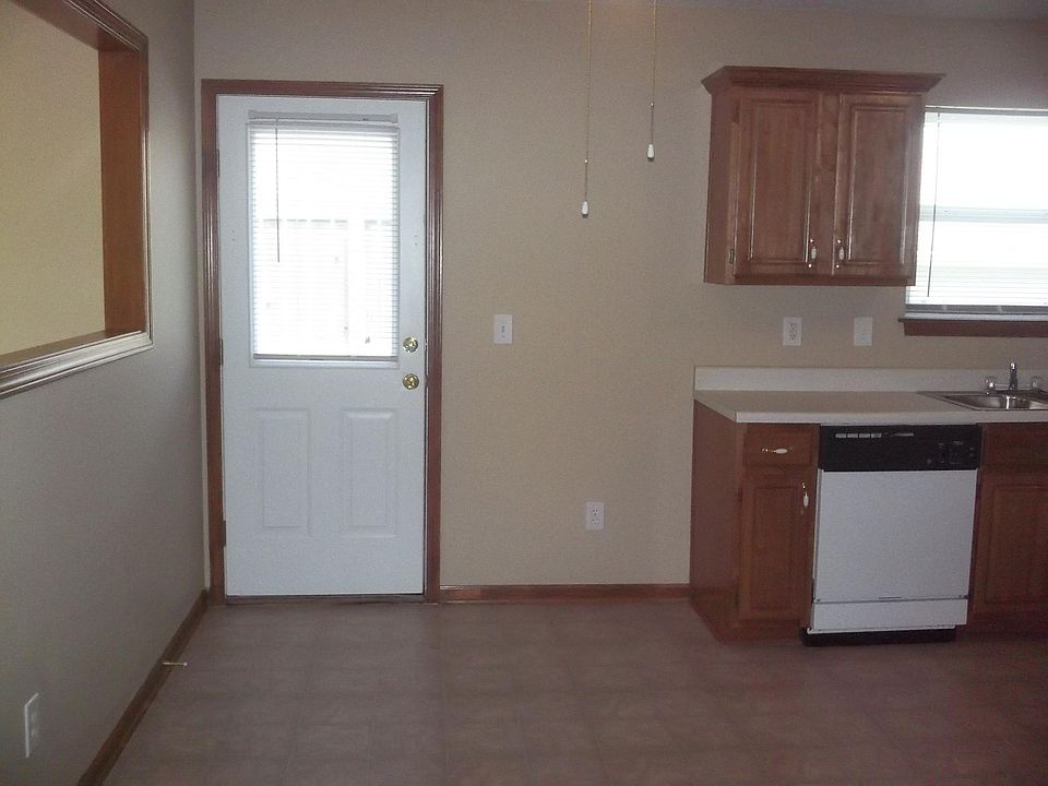 2nd image of 901 SE 6th St