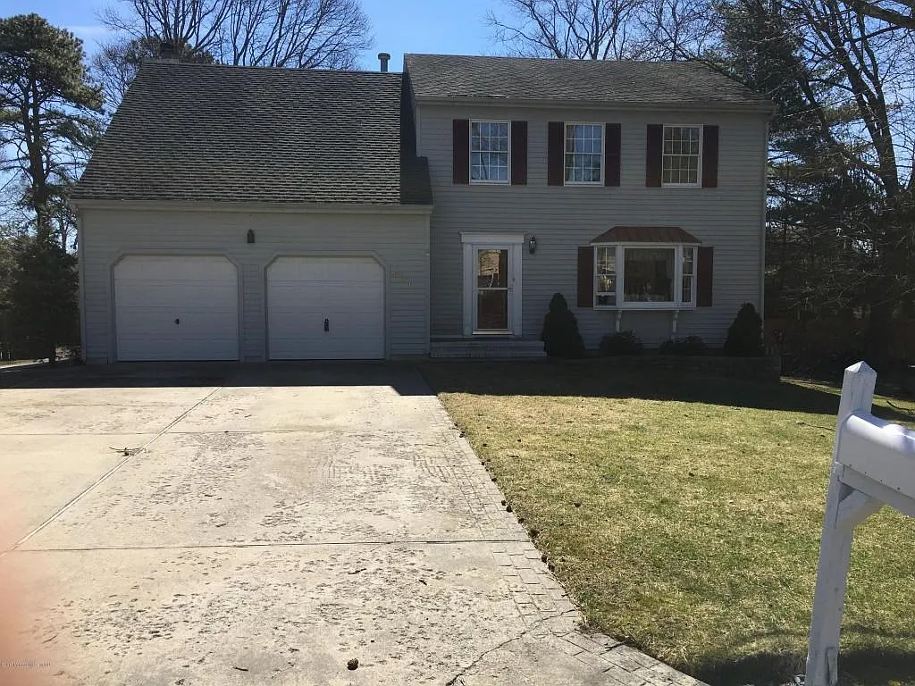 671 Thoroughfare Rd photo 1