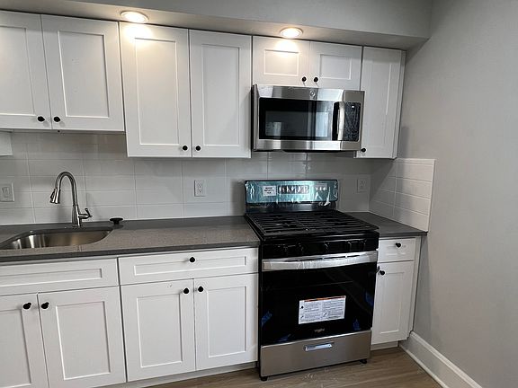3rd image of 2833 S Beulah St