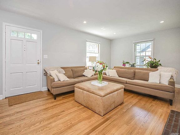 3rd image of 13 Dogwood Ln