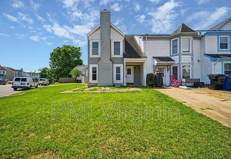 1151 Hillock Xing — Photo 1