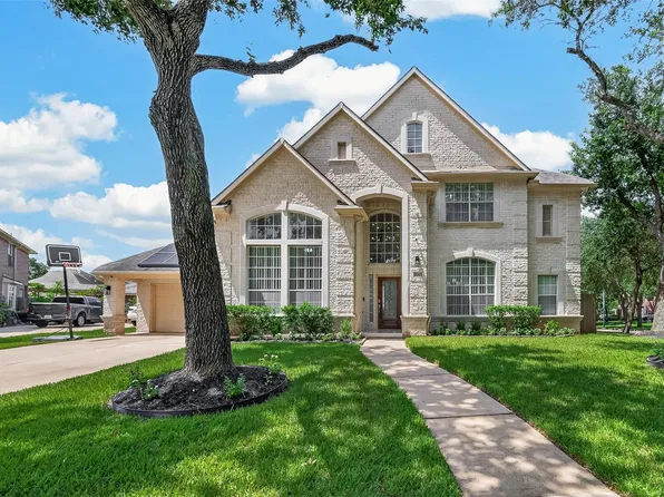 2002 Thorncrest Ct, Sugar Land, TX 77479