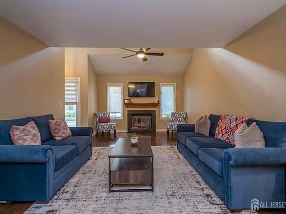 2nd image of 9 Mission Hills Rd #1903