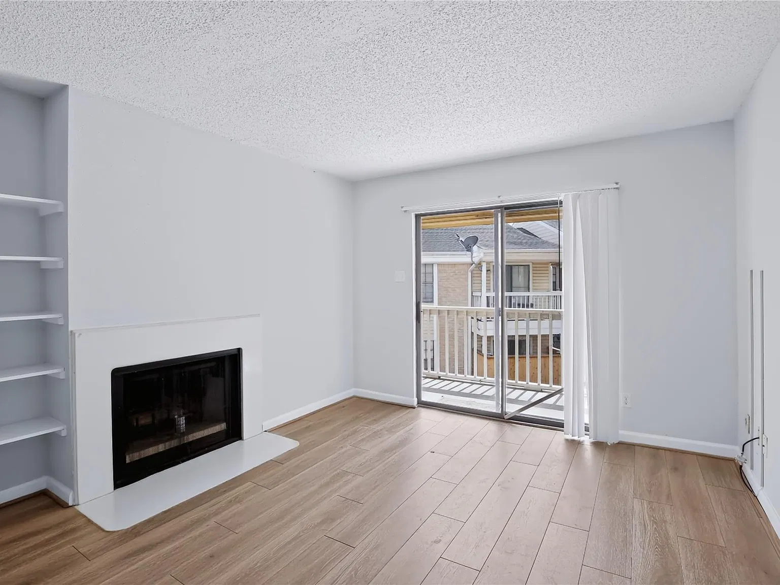 2 bed, 1.0 bath, 796 sqft, $1,175 — Photo 3