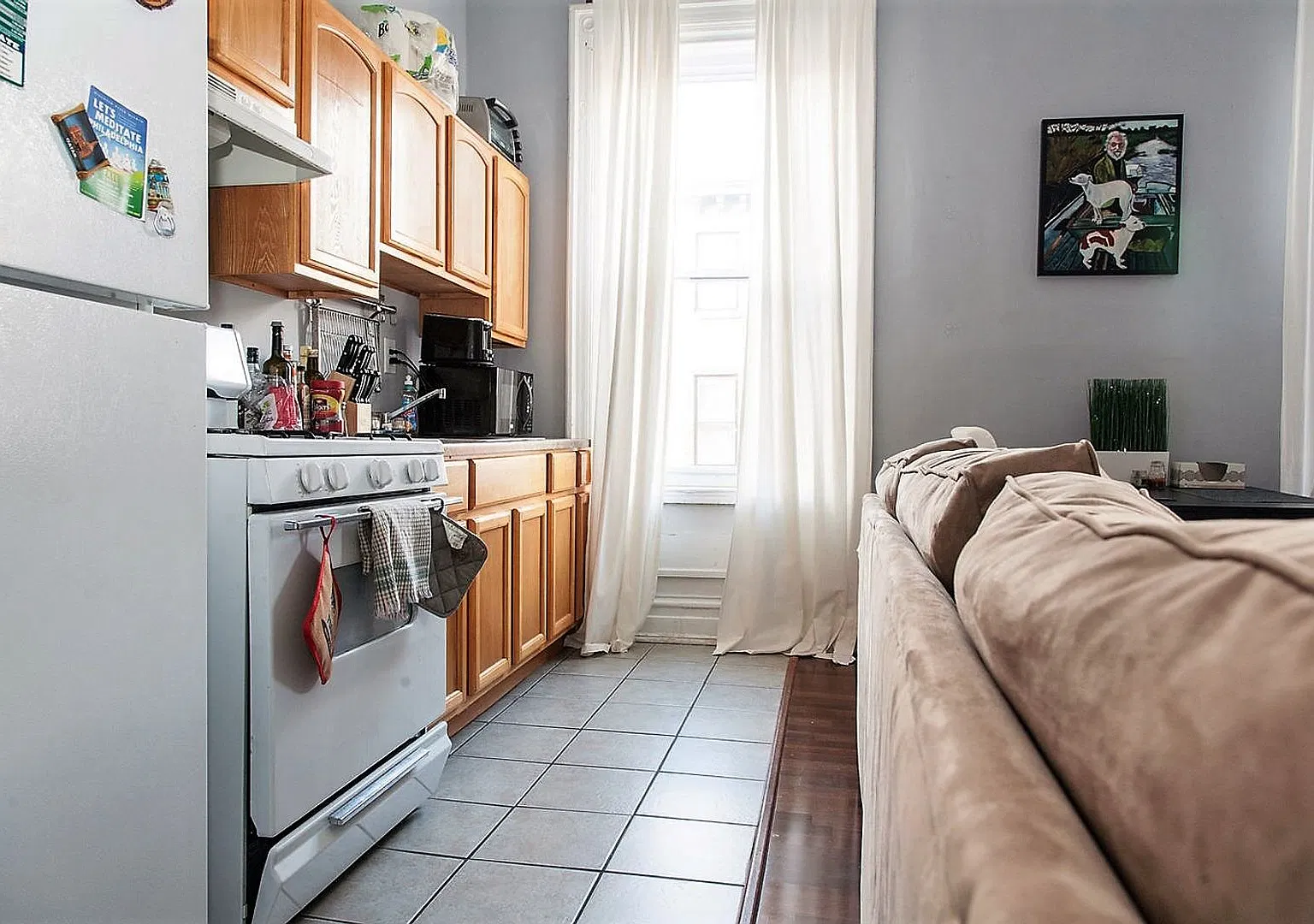 Spacious one bedroom unit in a great location in Fairmount. — Photo 2