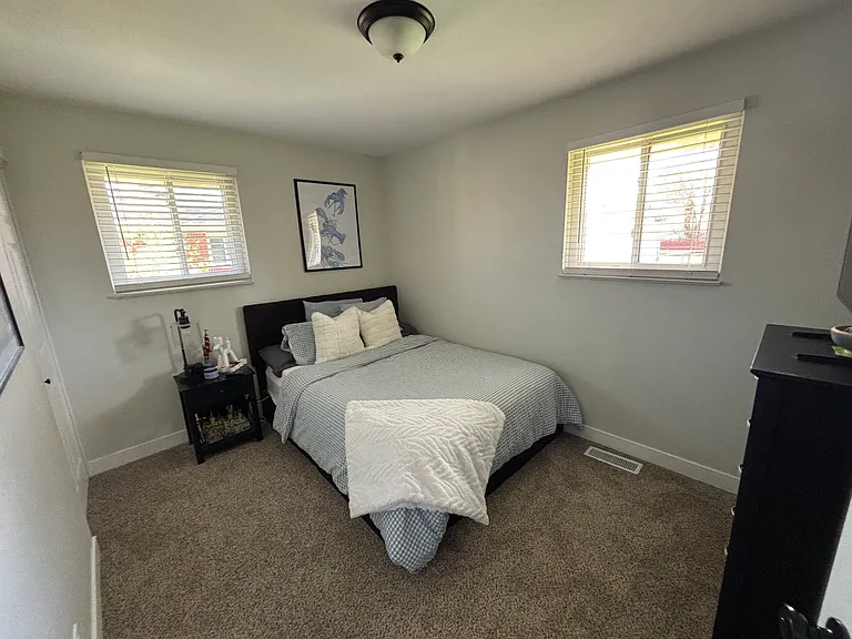 901 Briarwood Ln — Photo 11