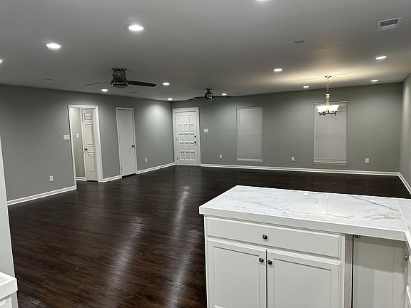 3rd image of 23 Walnut Valley Dr
