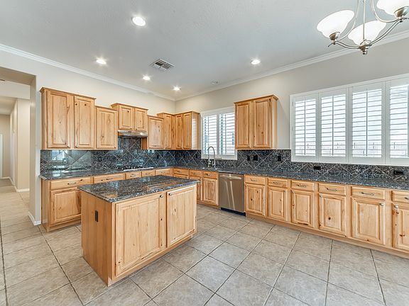 3rd image of 511 W Wildhorse Dr