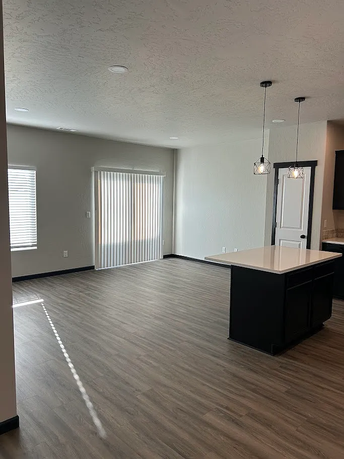 2 bed, 1048 sqft, $1,850 — Photo 4