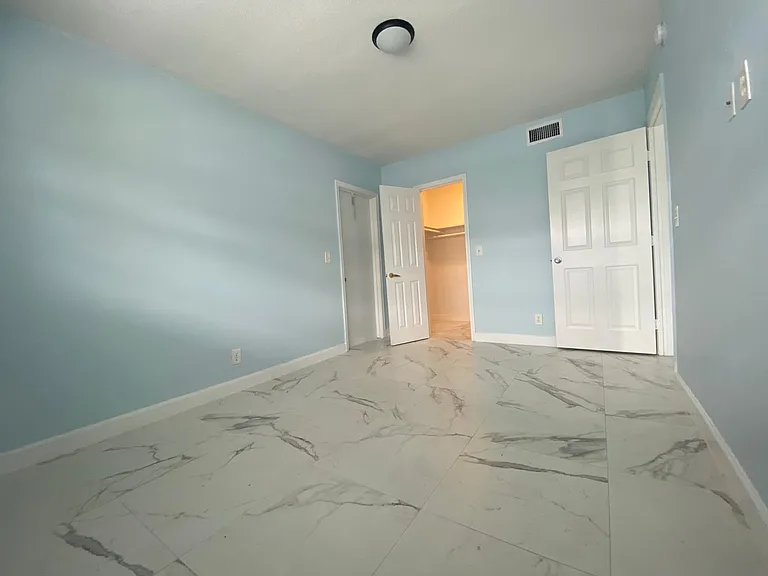 915 NE 8th St #206 — Photo 12