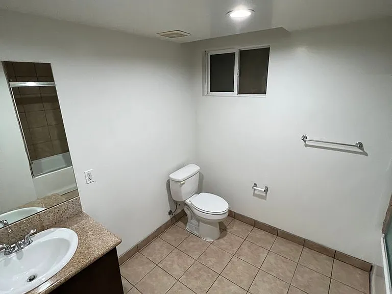 Yaya Laurel 1 Apartments — Photo 32