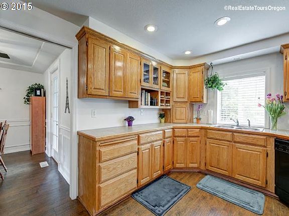 5th image of 7551 SE Hacienda St