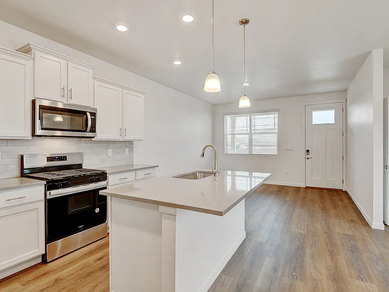 900 Andrews Crest Dr — Photo 13