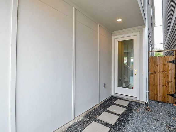 3rd image of 6708 Parker Grove Ln