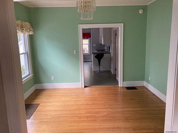 3rd image of 26 Wing St