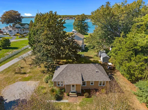 212 Shore Road, Waterford, CT 06385