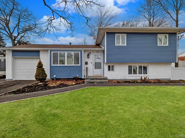 312 W 20th Street, Deer Park, NY 11729