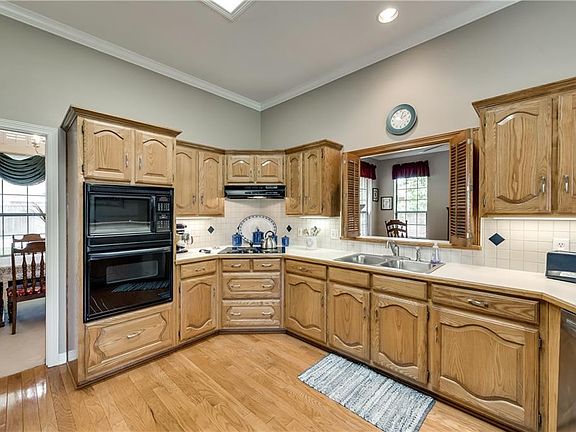 5th image of 2810 Carla Dr