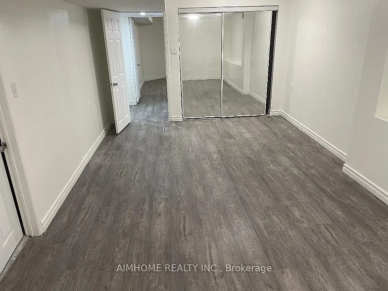 58 Hewlett Cres #BSMNT — Photo 12