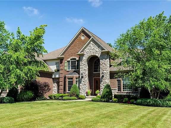 3rd image of 14 Rockdove Ln
