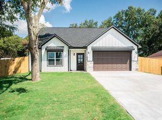 2414 Myrtle St, Waller, TX 77484