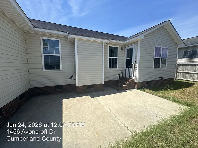1456 Avoncroft Dr — Photo 3