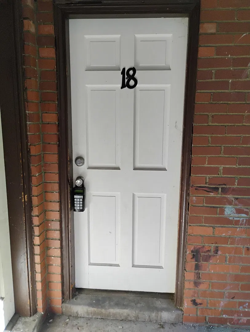 Two Bedroom Whitehall Apartment — Photo 1