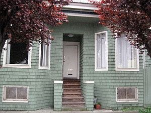 Exterior :: 889 York