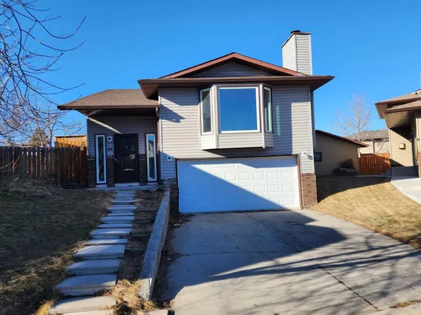 48 Bermondsey Ct NW, Calgary, AB T3K 1V7