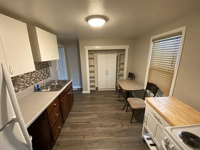 Kitchen/eating area
